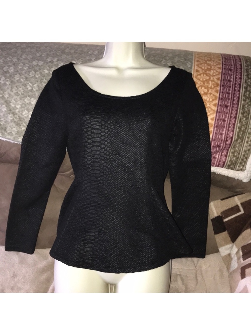 Divided H & M Black Scoop Neck reptile 🐊🦎Textured Long Sleeve Top